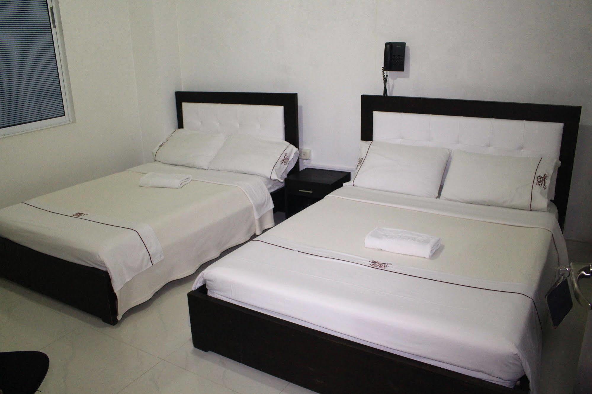 Hotel Royal Fenix โยปาล ภายนอก รูปภาพ
