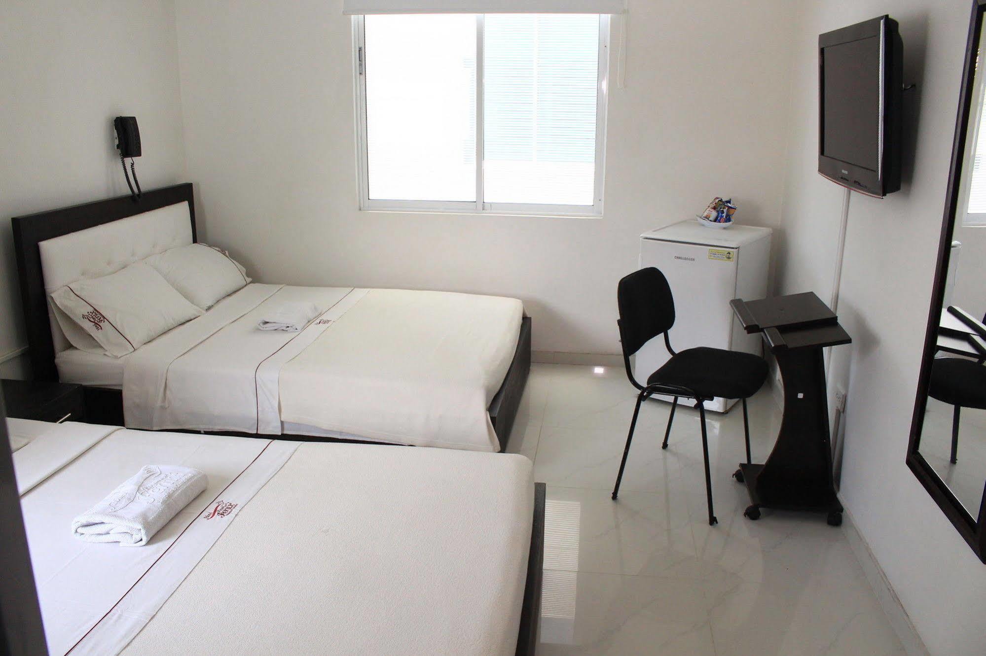 Hotel Royal Fenix โยปาล ภายนอก รูปภาพ