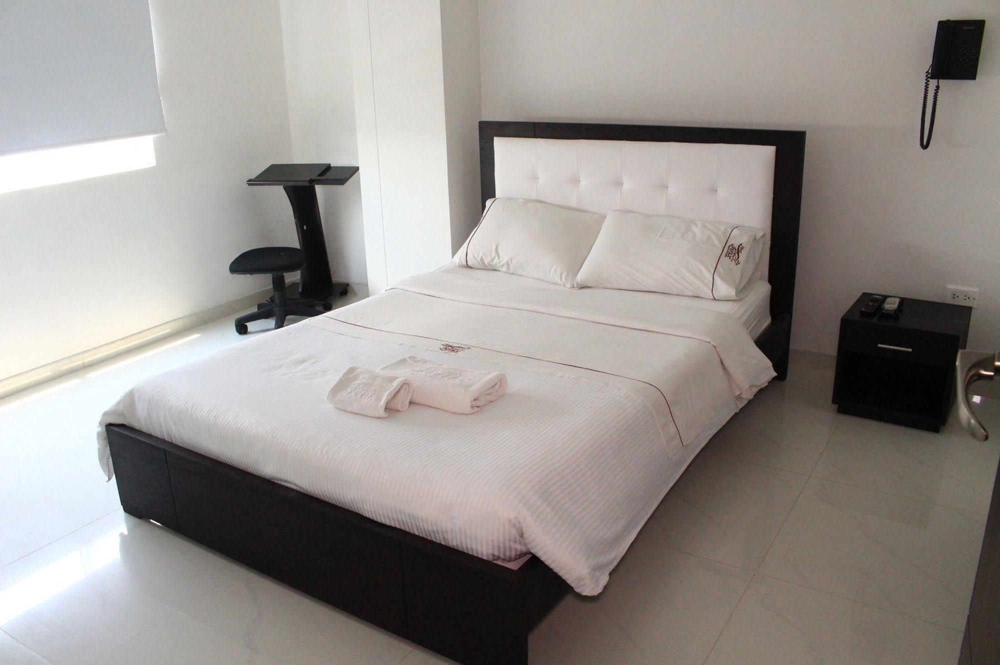 Hotel Royal Fenix โยปาล ภายนอก รูปภาพ